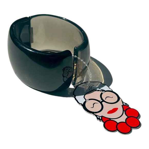 IRIS lucite magnetic cuff closure INC. INTERNATIONAL CONCEPTS BANGLE - Picture 1 of 5